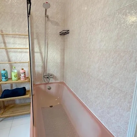 Sunny With Pool & View - 5 Min